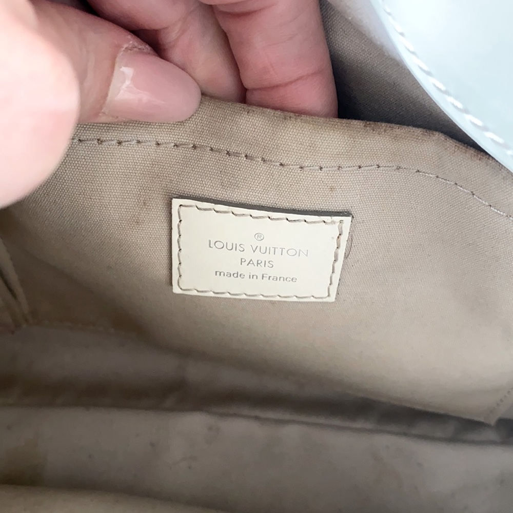 - Louis Vuitton White Epi Leather Passy GM Bag - Picture 9 of 12